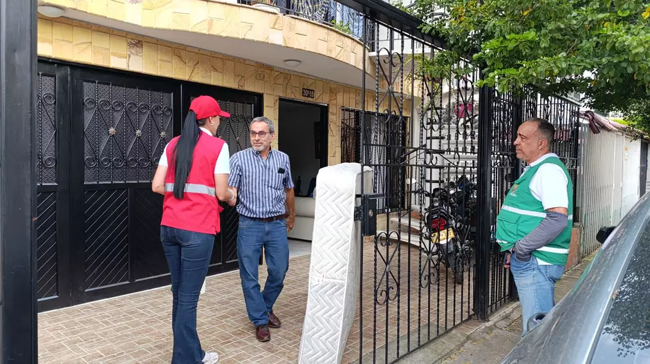 Veolia y UAESP lanzan la campaña ambiental “No Hagas el Oso con los Voluminosos”, destacando el servicio gratuito de recolección de residuos.